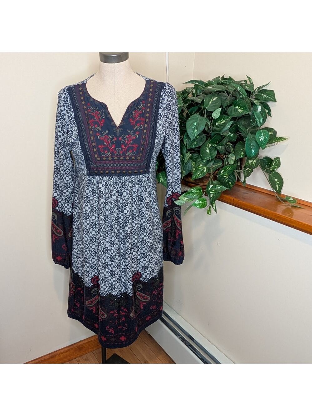 Sahalie Embroidered Dress Size Medium